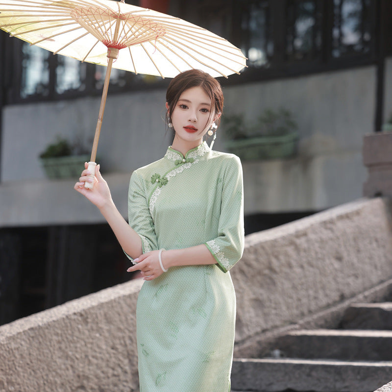 Youthful slim fit cheongsam